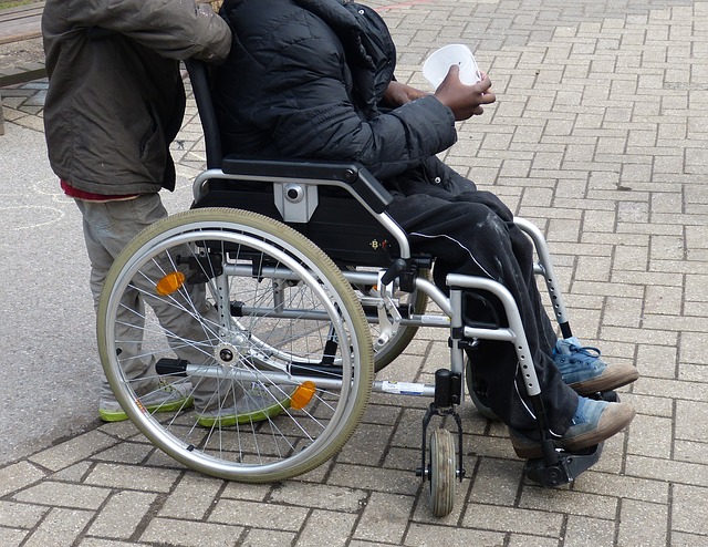 osoba na wózku inwalidzkim